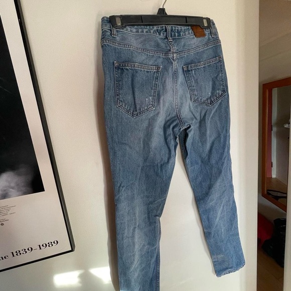 Zara distressed high waisted tapered leg blue jeans. - Picture 4 of 5